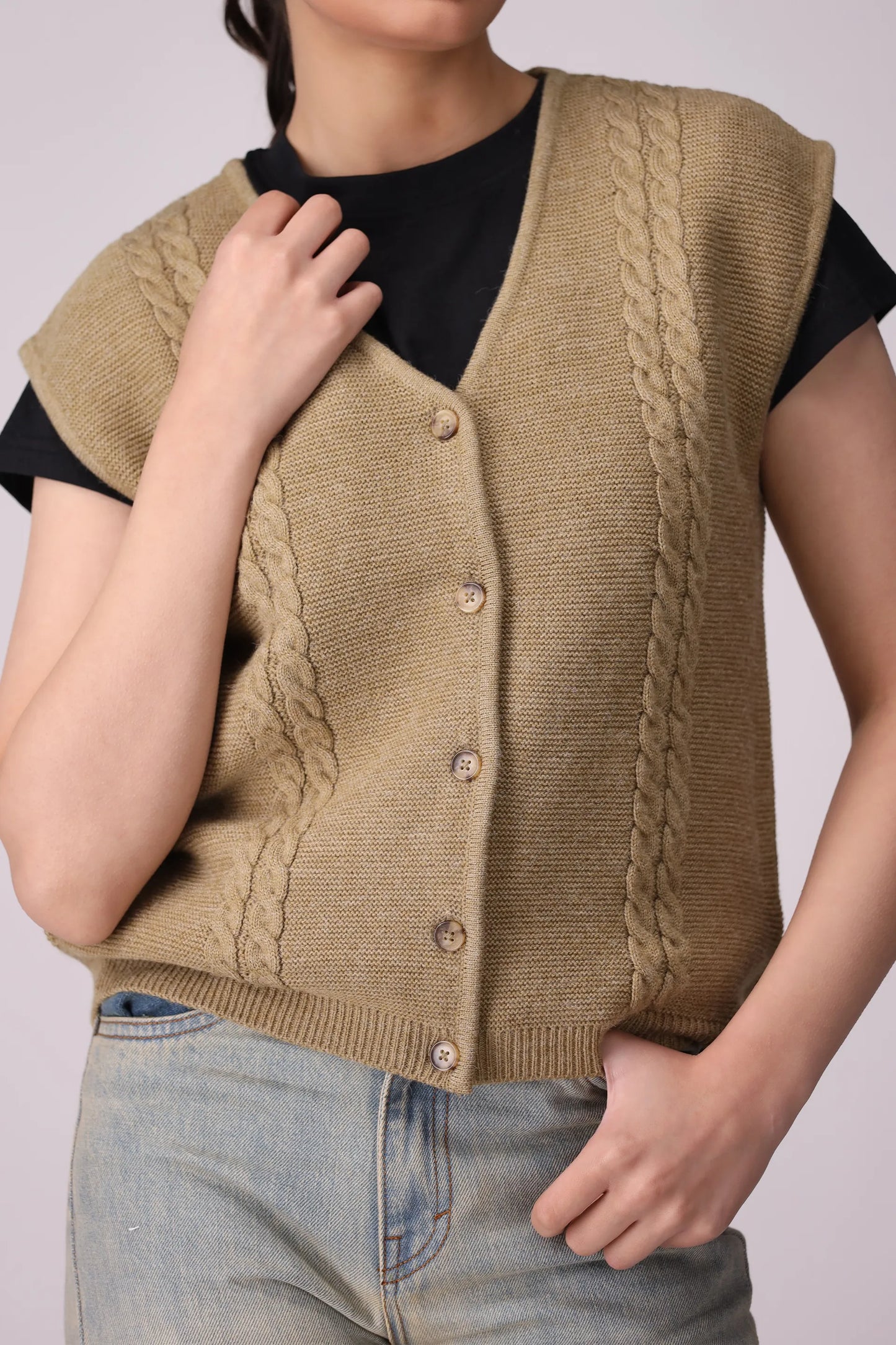 Sleeveless Button-Through Cardigan Women Sweater Winter 2024 Knit Story COUGAR- (Women Winter 2024)