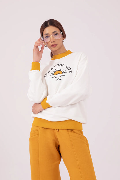 Contrast Trimmed Graphic Sweatshirt Women Sweatshirt Winter 2024 Knit Story COUGAR- (Women Winter 2024)   